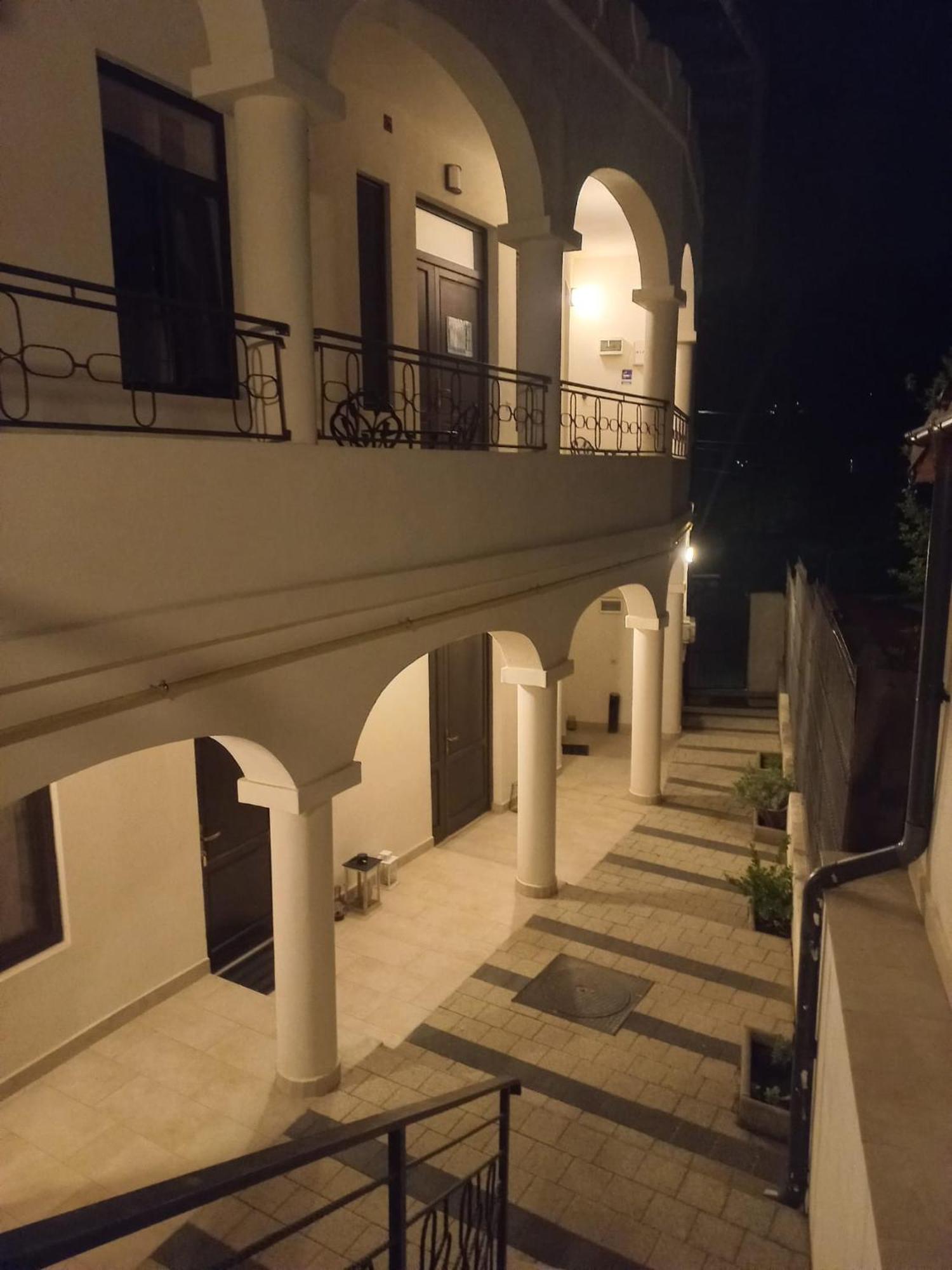 Maisonette Apartments Campulung Exterior photo